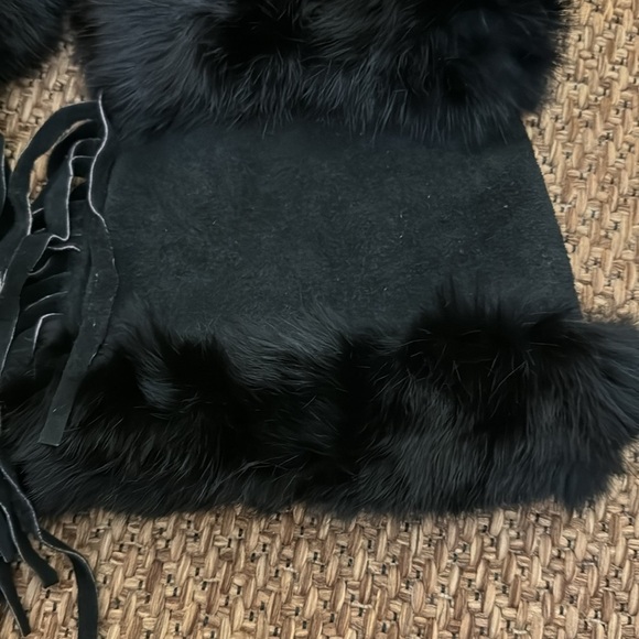 Vintage Suede and Rabbit Fur Fringed Mittens - Picture 8 of 10